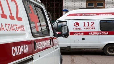 В Москве врачи скорой помощи пытаются госпитализировать женщину весом около 300 килограммов